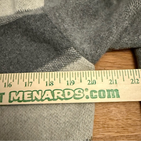 Max Studio Gray 100% Cashmere Cardigan - Picture 4 of 6